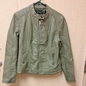 Chic Green Leather Jacket